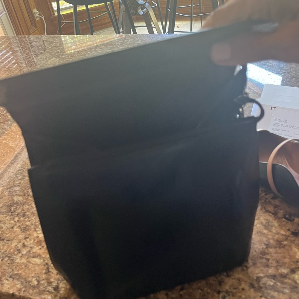 Salvatore Ferragamo Elegant Black Shoulder Bag - Picture 3 of 7
